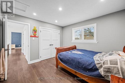 2401 Coventry Way, Burlington, ON - Indoor Photo Showing Bedroom