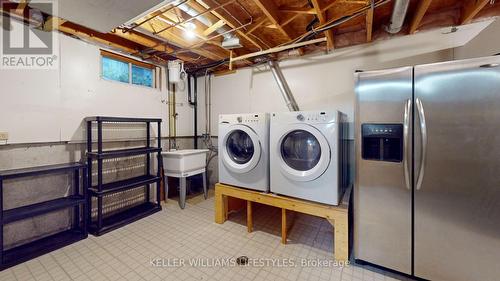 738 Homeview Road, London, ON - Indoor Photo Showing Laundry Room