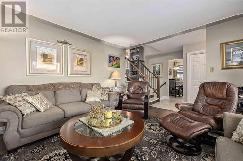 771 Errol Road East, Sarnia, ON - Indoor Photo Showing Living Room