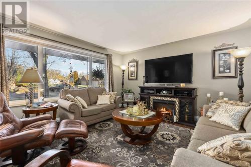 771 Errol Road East, Sarnia, ON - Indoor Photo Showing Living Room