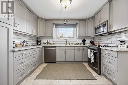 771 Errol Road East, Sarnia, ON - Indoor Photo Showing Kitchen With Upgraded Kitchen