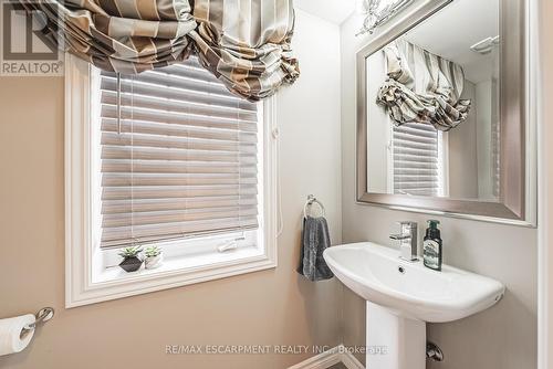 81 Mayland Trail, Hamilton, ON - Indoor Photo Showing Bathroom