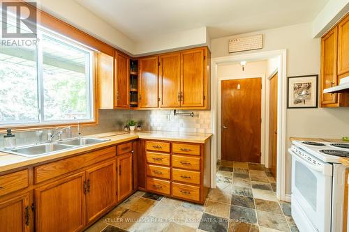 19 8Th Concession Road E, Hamilton, ON - Indoor Photo Showing Kitchen With Double Sink