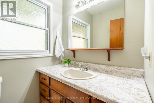 19 8Th Concession Road E, Hamilton, ON - Indoor Photo Showing Bathroom