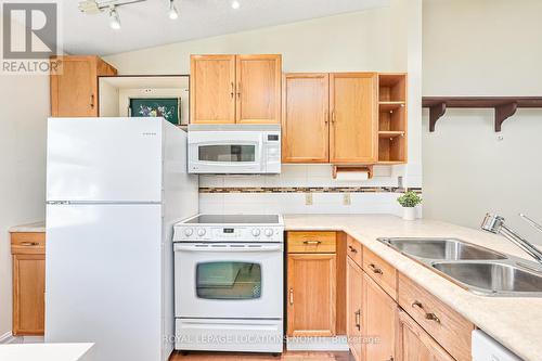 10 - 140 Albert Street, Collingwood, ON - Indoor Photo Showing Kitchen With Double Sink