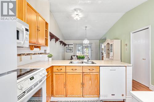 10 - 140 Albert Street, Collingwood, ON - Indoor Photo Showing Kitchen