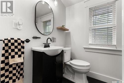 2106 Montague Street, Regina, SK - Indoor Photo Showing Bathroom