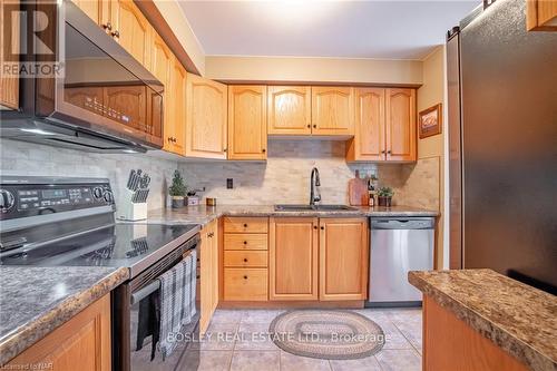 20 Robertson Road, Niagara-On-The-Lake, ON - Indoor Photo Showing Kitchen