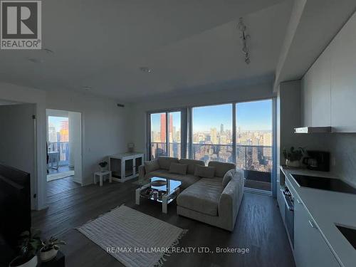 6601 - 55 Cooper Street, Toronto, ON - Indoor Photo Showing Living Room