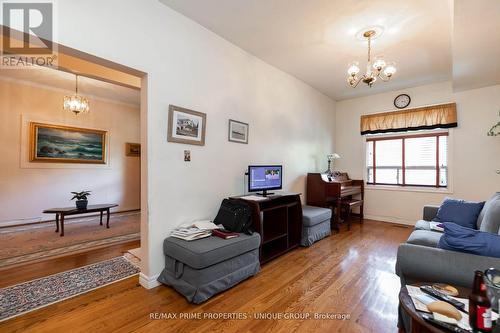 21 Cambridge Avenue, Toronto, ON - Indoor Photo Showing Living Room