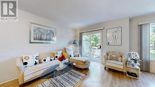 150 - 83 Mondeo Drive, Toronto, ON - Indoor Photo Showing Living Room