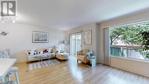 150 - 83 Mondeo Drive, Toronto, ON - Indoor Photo Showing Living Room