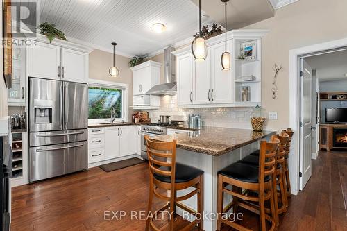 21 Pinery Lane, Georgina, ON - Indoor Photo Showing Kitchen With Upgraded Kitchen