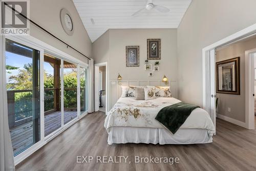 21 Pinery Lane, Georgina, ON - Indoor Photo Showing Bedroom