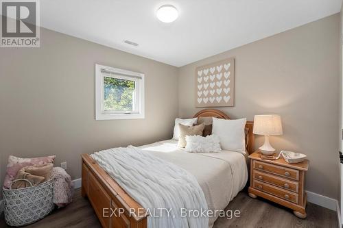 21 Pinery Lane, Georgina, ON - Indoor Photo Showing Bedroom