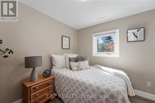 21 Pinery Lane, Georgina, ON - Indoor Photo Showing Bedroom