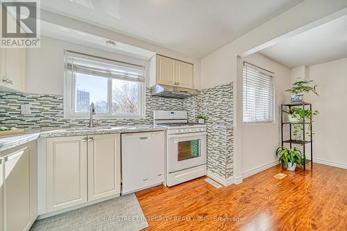 100 Rusty Crestway, Toronto, ON - Indoor Photo Showing Kitchen