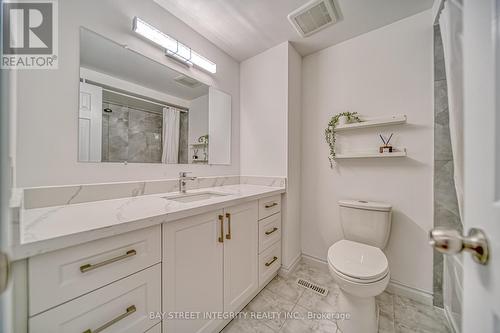 100 Rusty Crestway, Toronto, ON - Indoor Photo Showing Bathroom