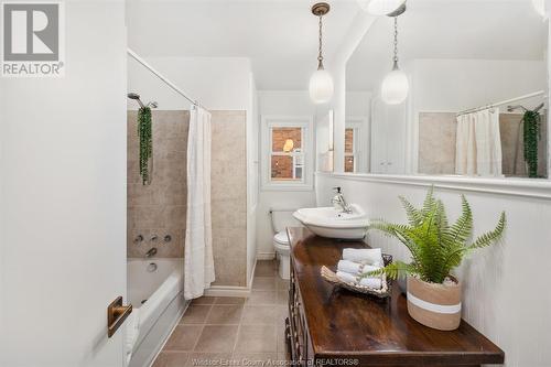 36 Arnold Street, Chatham, ON - Indoor Photo Showing Bathroom