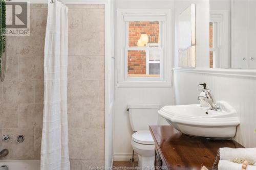 36 Arnold Street, Chatham, ON - Indoor Photo Showing Bathroom