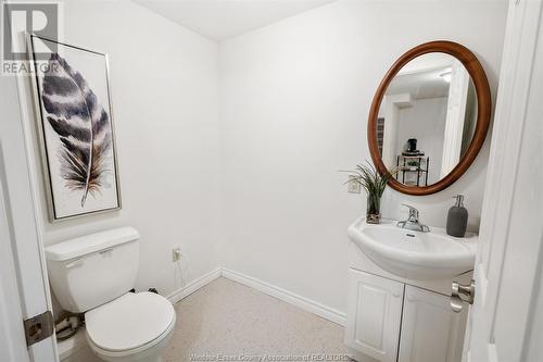 36 Arnold Street, Chatham, ON - Indoor Photo Showing Bathroom