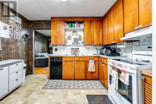 2045 Arner Townline, Essex, ON - Indoor Photo Showing Kitchen