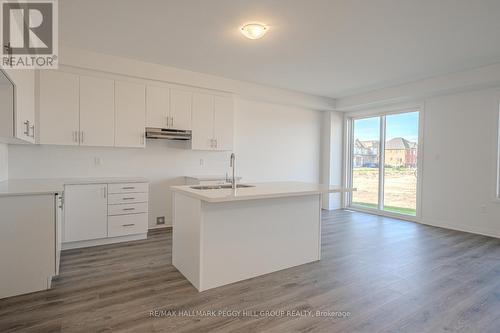 11 Sagewood Avenue, Barrie, ON - Indoor Photo Showing Kitchen