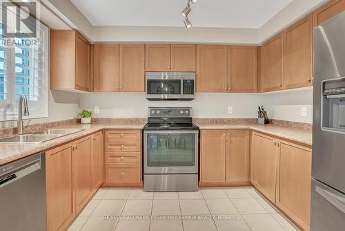 414 Greenwood Drive, Essa, ON - Indoor Photo Showing Kitchen With Double Sink