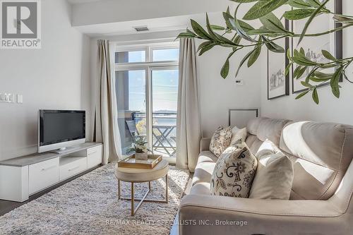 410 - 5020 Corporate Drive, Burlington, ON - Indoor Photo Showing Living Room