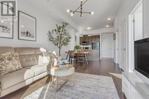 410 - 5020 Corporate Drive, Burlington, ON - Indoor Photo Showing Living Room