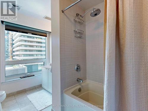 1510 - 35 Hayden Street E, Toronto, ON - Indoor Photo Showing Bathroom