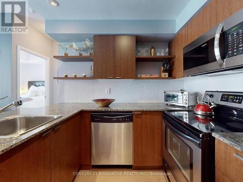 1510 - 35 Hayden Street E, Toronto, ON - Indoor Photo Showing Kitchen