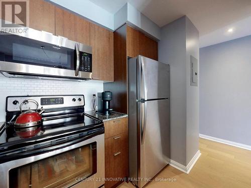 1510 - 35 Hayden Street E, Toronto, ON - Indoor Photo Showing Kitchen