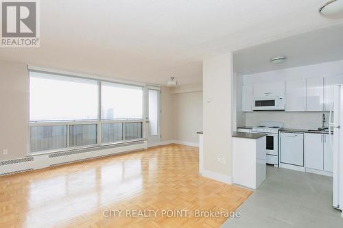 Ph9 - 666 Spadina Avenue, Toronto, ON - Indoor Photo Showing Kitchen