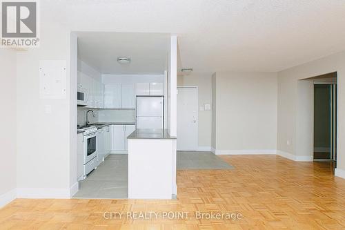 Ph9 - 666 Spadina Avenue, Toronto, ON - Indoor Photo Showing Kitchen