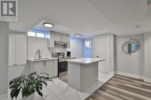 2493 Earl Grey Avenue, Pickering, ON - Indoor Photo Showing Kitchen