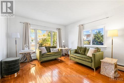 155 Glynn Avenue, Ottawa, ON - Indoor Photo Showing Living Room