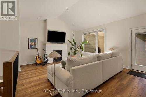 59 - 144 Port Robinson Road, Pelham (662 - Fonthill), ON - Indoor Photo Showing Living Room With Fireplace