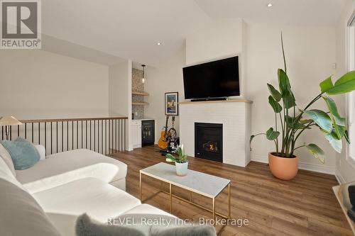 59 - 144 Port Robinson Road, Pelham (662 - Fonthill), ON - Indoor Photo Showing Living Room With Fireplace