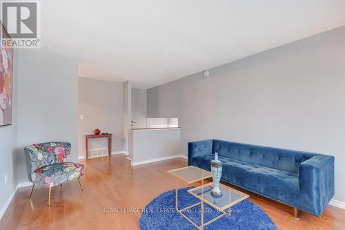 47 Westfield Drive, St. Catharines, ON - Indoor Photo Showing Living Room