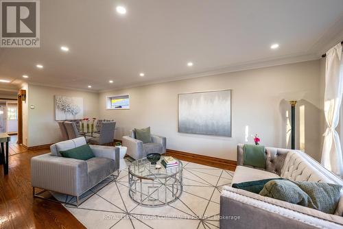 80 Shandon Drive, Toronto, ON - Indoor Photo Showing Living Room