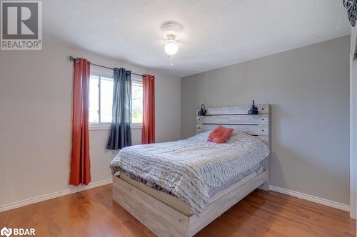 Bedroom featuring ceiling fan, a textured ceiling, and light hardwood / wood-style floors - 47 Westfield Drive, St. Catharines, ON - Indoor Photo Showing Bedroom