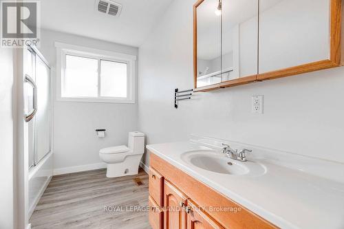 Main Floor Bath - 4pc - 27788 Havelock Street, Adelaide Metcalfe (Kerwood), ON - Indoor Photo Showing Bathroom