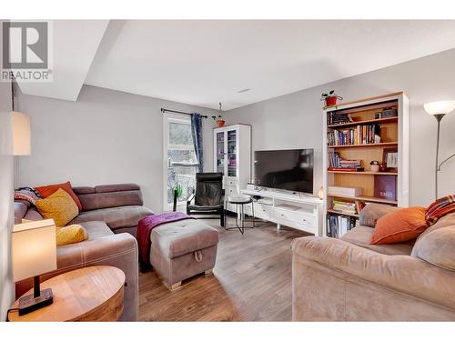 1221 Hugh Allan Drive Unit# 44, Kamloops, BC - Indoor Photo Showing Living Room