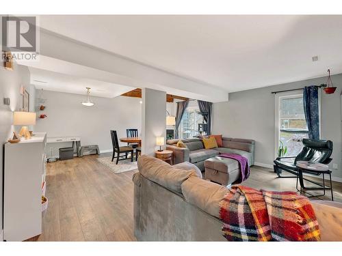 1221 Hugh Allan Drive Unit# 44, Kamloops, BC - Indoor Photo Showing Living Room