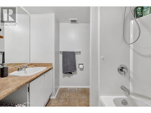 1221 Hugh Allan Drive Unit# 44, Kamloops, BC - Indoor Photo Showing Bathroom