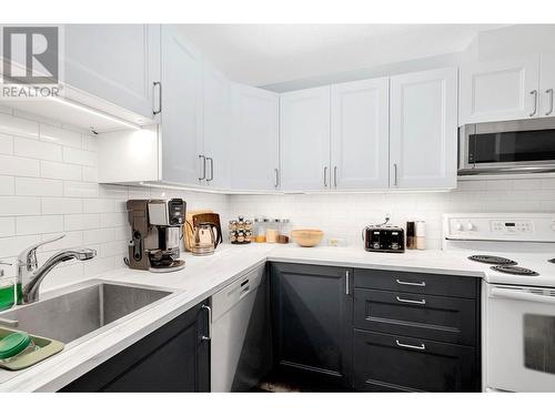 1221 Hugh Allan Drive Unit# 44, Kamloops, BC - Indoor Photo Showing Kitchen