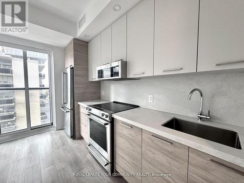 0706 - 200 Redpath Avenue, Toronto, ON - Indoor Photo Showing Kitchen With Upgraded Kitchen