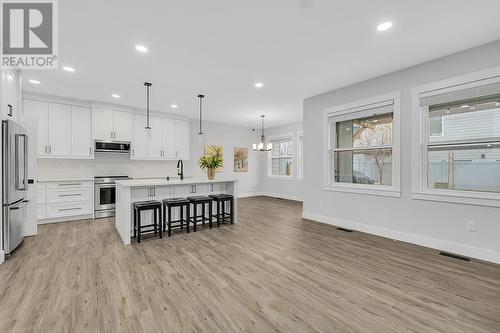 1938 Hemmerling Court, Kelowna, BC - Indoor Photo Showing Kitchen With Upgraded Kitchen