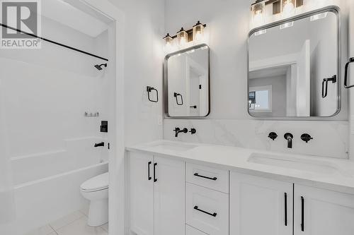 1938 Hemmerling Court, Kelowna, BC - Indoor Photo Showing Bathroom